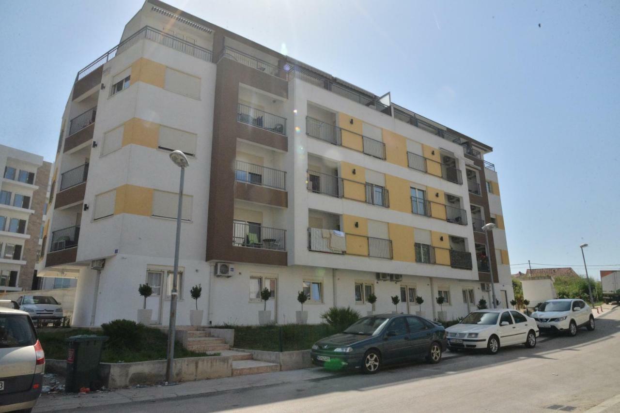Helada Apartments Тиват Экстерьер фото