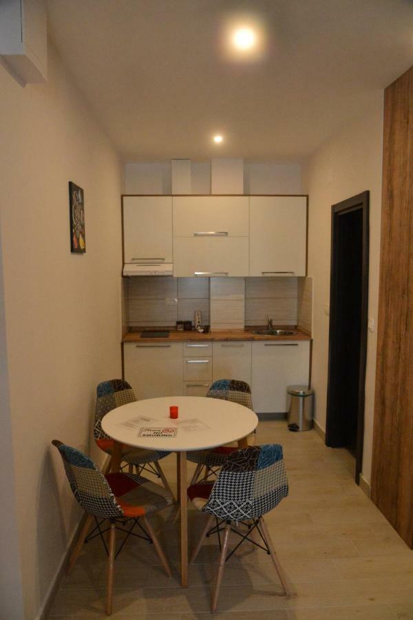 Helada Apartments Тиват Экстерьер фото